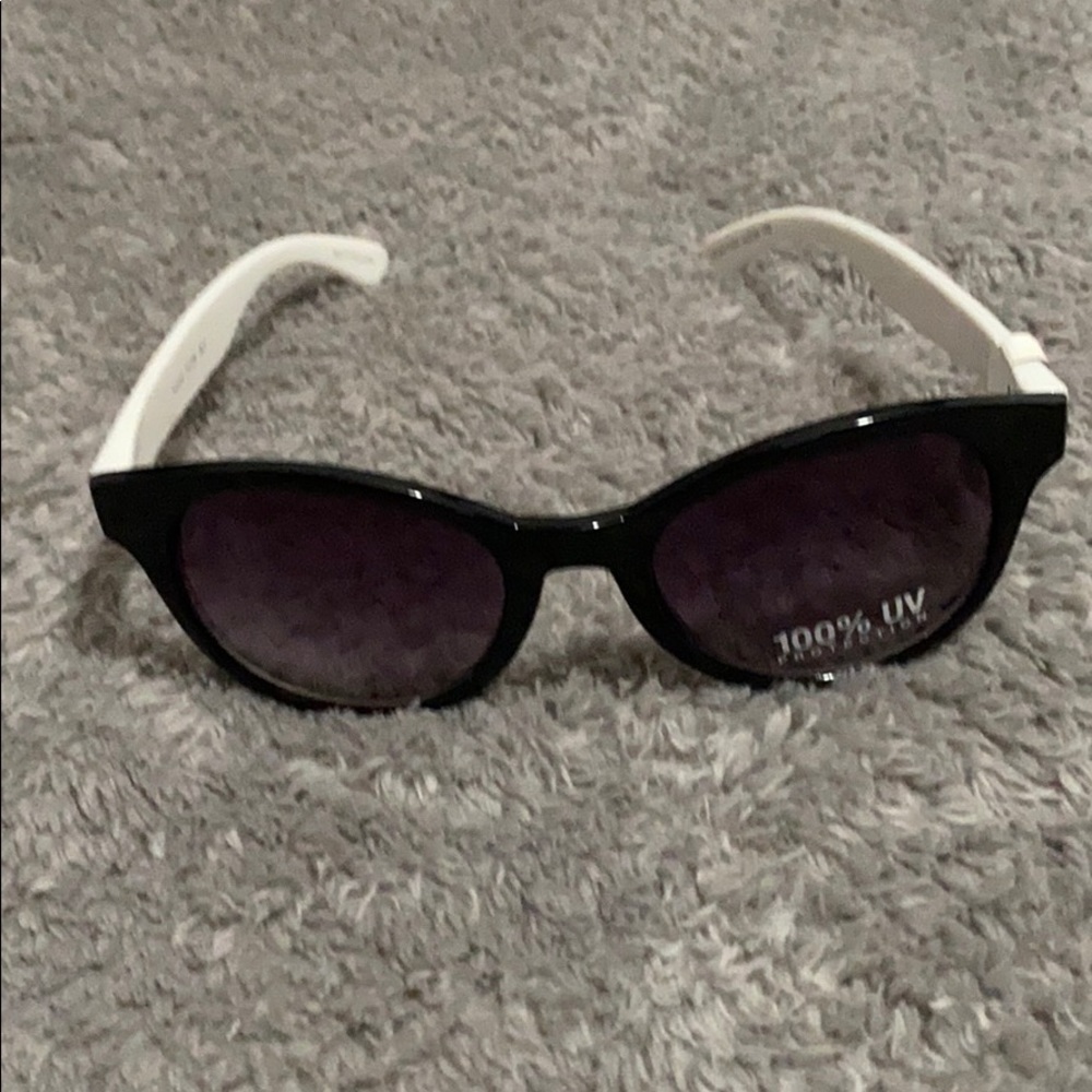 NURSE JACKIE BLK SUNGLASSES